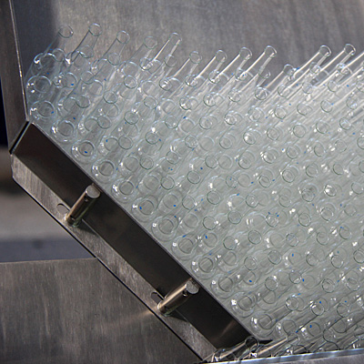 Equipment for filling liquids in glass vials with sealing in Russia www.Minipress.ru