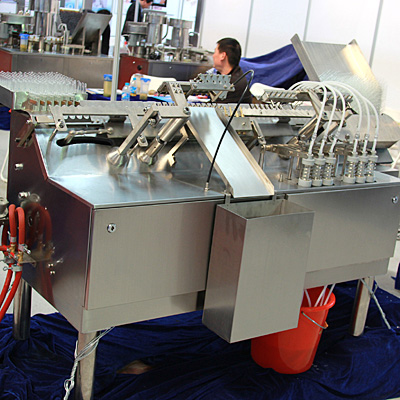 Equipment for filling liquids in glass vials with sealing in Russia www.Minipress.ru