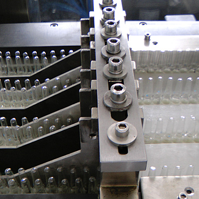Equipment for filling liquids in glass vials with sealing in Russia www.Minipress.ru