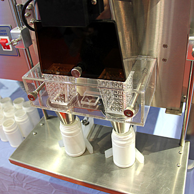 équipement pour compter et emballer les comprimés et les capsules de gélatine dans des bouteilles en plastique et en verre www.Minipress.ru