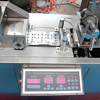 Automatische und halbautomatische Blistermaschine www.Minipress.ru