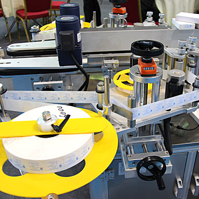 Automatische und halbautomatische Etikettiermaschinen www.Minipress.ru