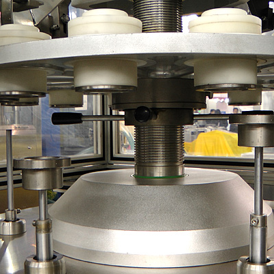 Peralatan untuk mengisi plastik dan aluminium tabung di Rusia www.Minipress.ru