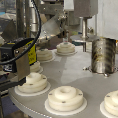 Attrezzatura per il riempimento dei tubi di plastica e di alluminio www.Minipress.ru