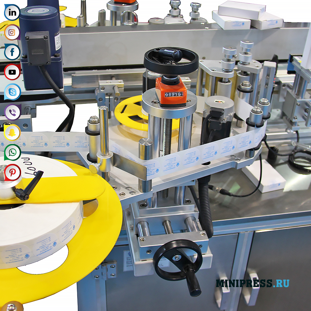 自动标签贴标机