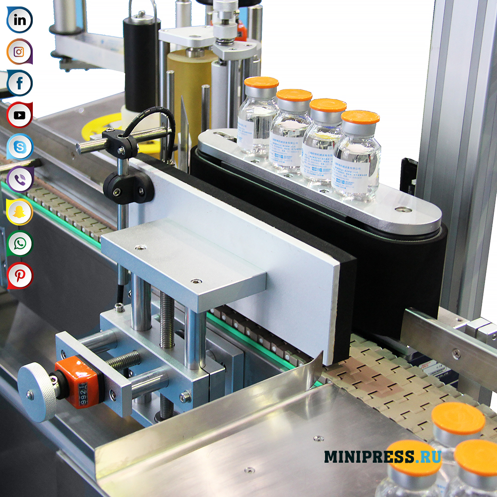 Etiketovací stroj pro jednostranné nebo oboustranné etiketování skleněných a plastových lahví