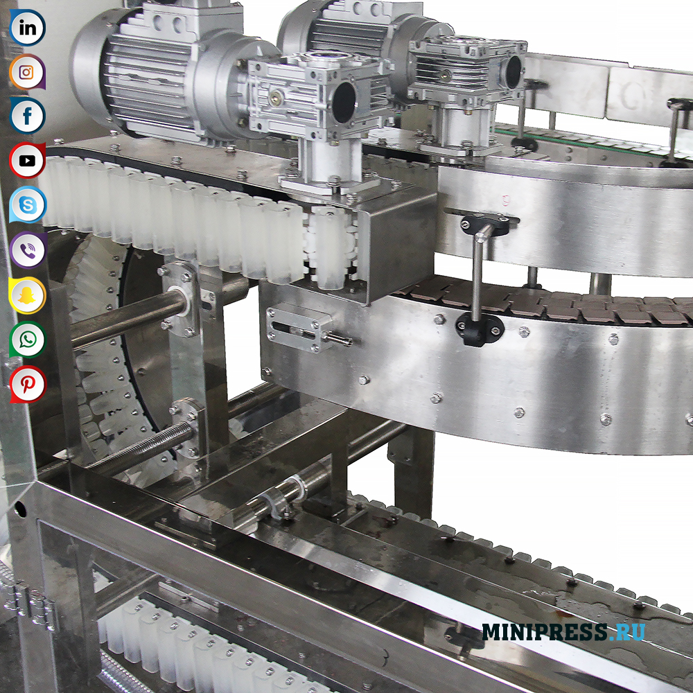 Automobilové mycí zařízení pro palivové a stavební zařízení a zařízení