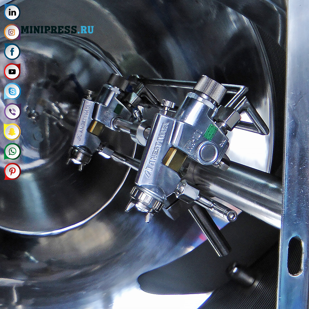 Maskine til fremstilling af drageer og belægningstabletter med en skal fremstillet af polymermaterialer