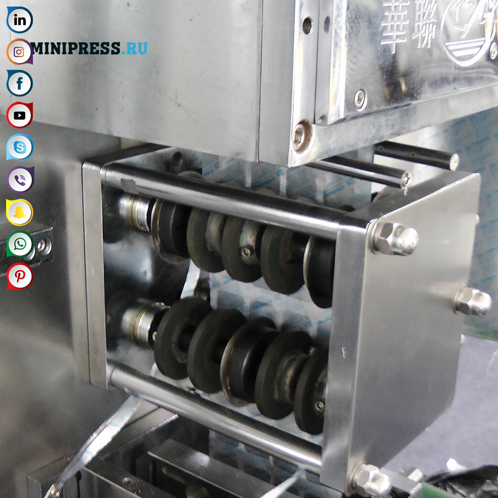 Utstyr for gruppeemballasje av tabletter i aluminiumsfolie i farmasøytisk industri