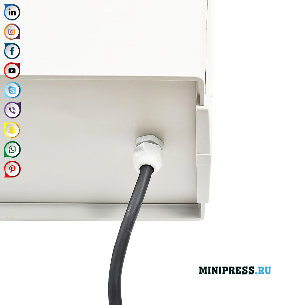 Desktop-utstyr for sveising av membranen til nakken på en plastflaske