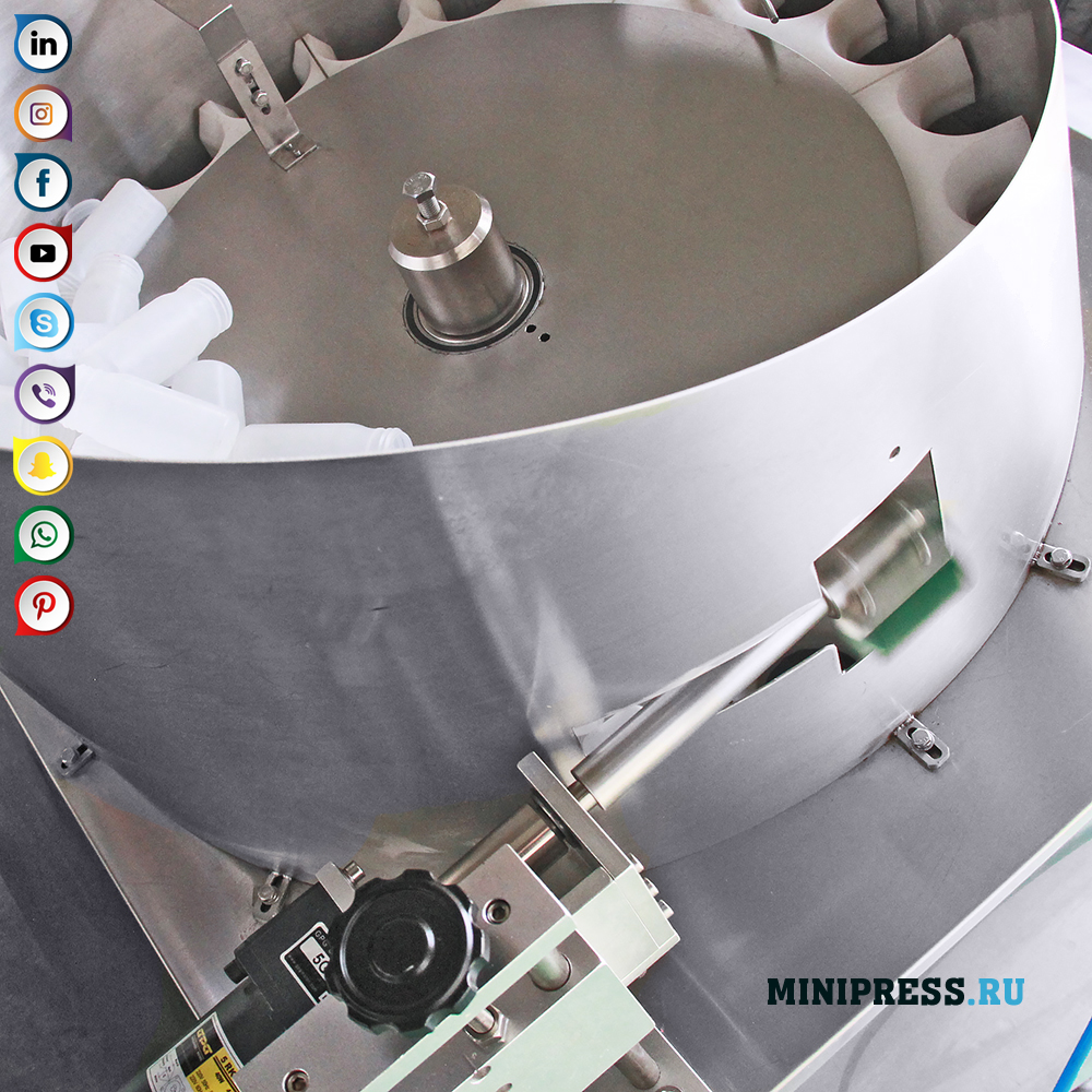 Automatisk utstyr for orientering av plastflasker