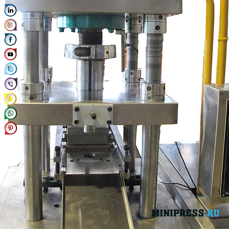 อุปกรณ์สำหรับการอัดเม็ดผงลงในแท็บเล็ต