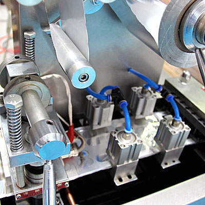 Blister máquina automática e semi-automática www.Minipress.ru