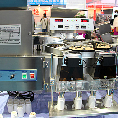 Equipamento para a contagem e embalagem dos comprimidos e cápsulas de gelatina em garrafas de plástico e de vidro www.Minipress.ru