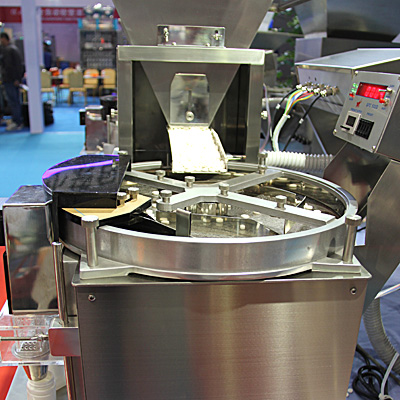 Equipamento para a contagem e embalagem dos comprimidos e cápsulas de gelatina em garrafas de plástico e de vidro www.Minipress.ru