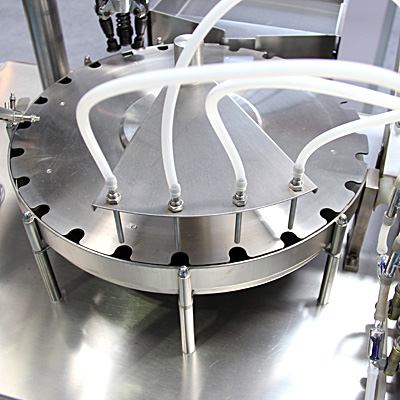 Оборудование для розлива жидкостей и укупорки бутылок и флаконов в России www.Minipress.ru