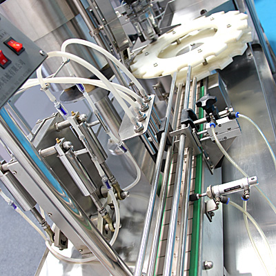 Equipo de embalaje de líquidos y taponado de botellas y frascos en Rusia www.Minipress.ru