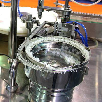 Equipo de embalaje de líquidos y taponado de botellas y frascos en Rusia www.Minipress.ru