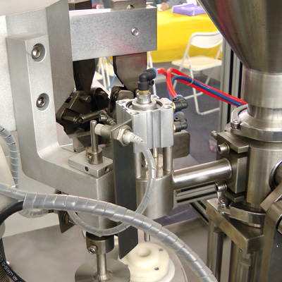 Utrustning för att fylla plast och aluminiumrör i Ryssland www.Minipress.ru