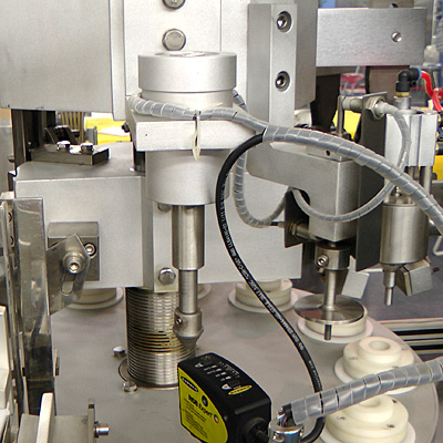 Utrustning för att fylla plast och aluminiumrör i Ryssland www.Minipress.ru